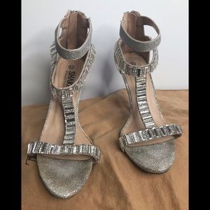 Sparkly silver and jewels shake collection size 9